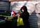 В Новосибирске подростки сняли на видео, как мать выбросила дочку в мусорный контейнер