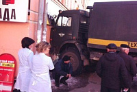 Грузовик техпомощи врезался в стену на улице Красной в Ижевске 