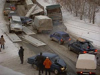 Два человека погибли под рухнувшей  на грузовик железобетонной плитой