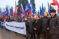 Центральную площадь Ижевска готовят к митингу, убирая лед вместе с плиткой