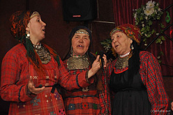 Они поют не только на удмуртском, но и на  русском и английском языках