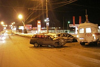 Два автомобиля столкнулись в Ижевске: пострадали два человека