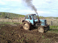 Тракторист в Ижевске угнал служебный автомобиль и попал на нем в ДТП