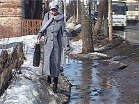 Воткинские тротуары залиты водой