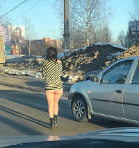 Полуголая девица едва не стала виновницей многочисленных ДТП в Ижевске