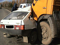 Пенсионерка в Удмуртии погибла при столкновении легковушки с грузовиком