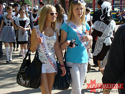 Выпускницы-2011 все чаще отказываются от советской формы