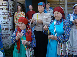 Бабушки в Баку побывали в трех храмах