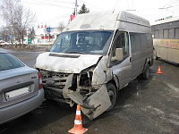 В Ижевске пассажиры маршрутного такси получили травмы в ДТП с легковушкой