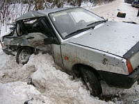 На трассе в Удмуртии перевернулся автомобиль, один человек погиб, двое получили травмы